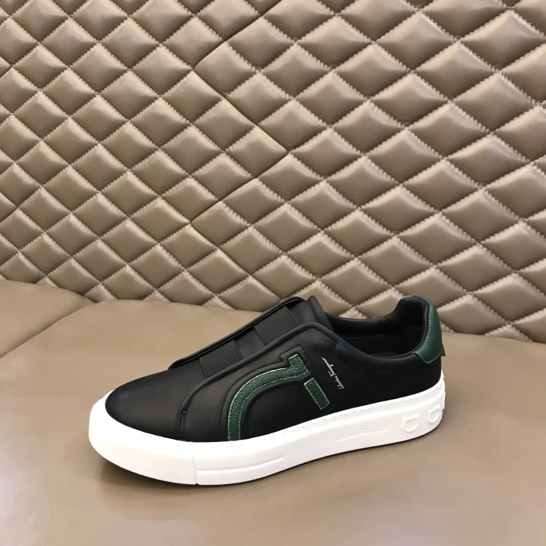 p400【Salvatore Ferraga**】New men's low-top casual shoes! Top-quality cow products, original lasts, made of imported cowhide, first-class texture, first-layer sheepskin lining! Original outsole! The details are exquisite and the style is versatile and upscale! Decorated with a three-dimensional Gancini logo, the back of the tongue and lace-up piping add a pop of color. The high-tech sole features a holographic pattern and Gancini details, making it ideal for a practical yet stylish everyday look. Code number 38-44 (45 can be customized)